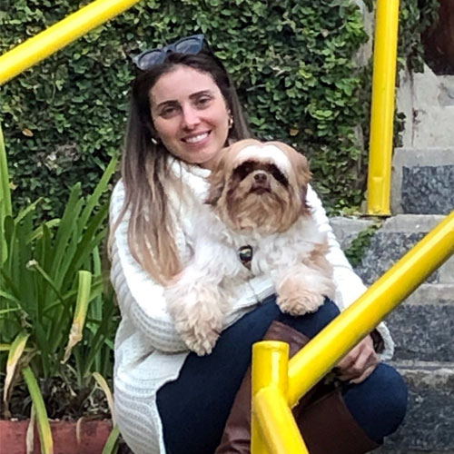 Kizy Sorato Tavares and her dog
